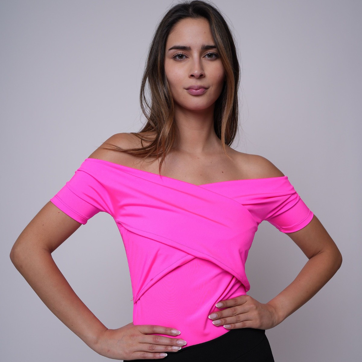 Polera Cruzada Hombros Descubiertos Fucsia