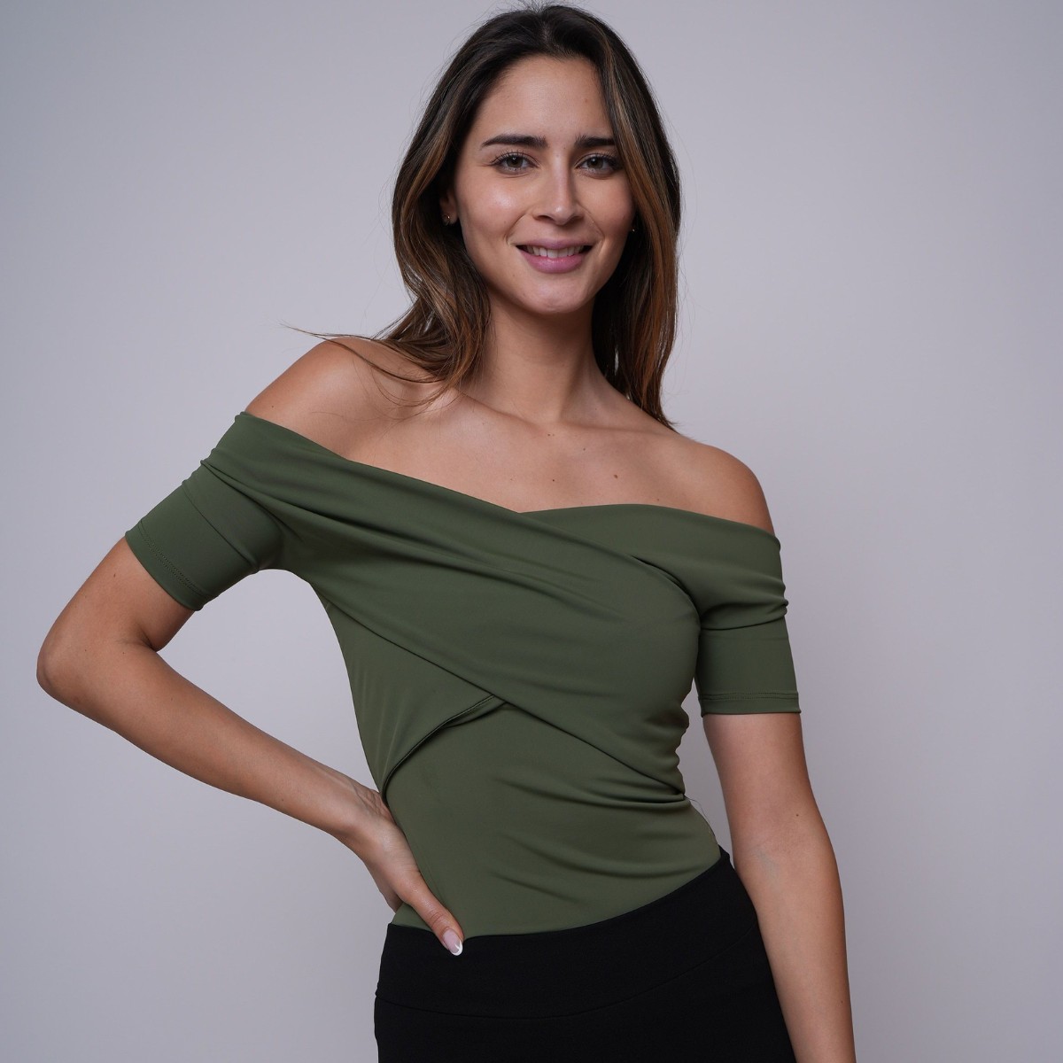 Polera Cruzada Hombros Descubiertos Verde