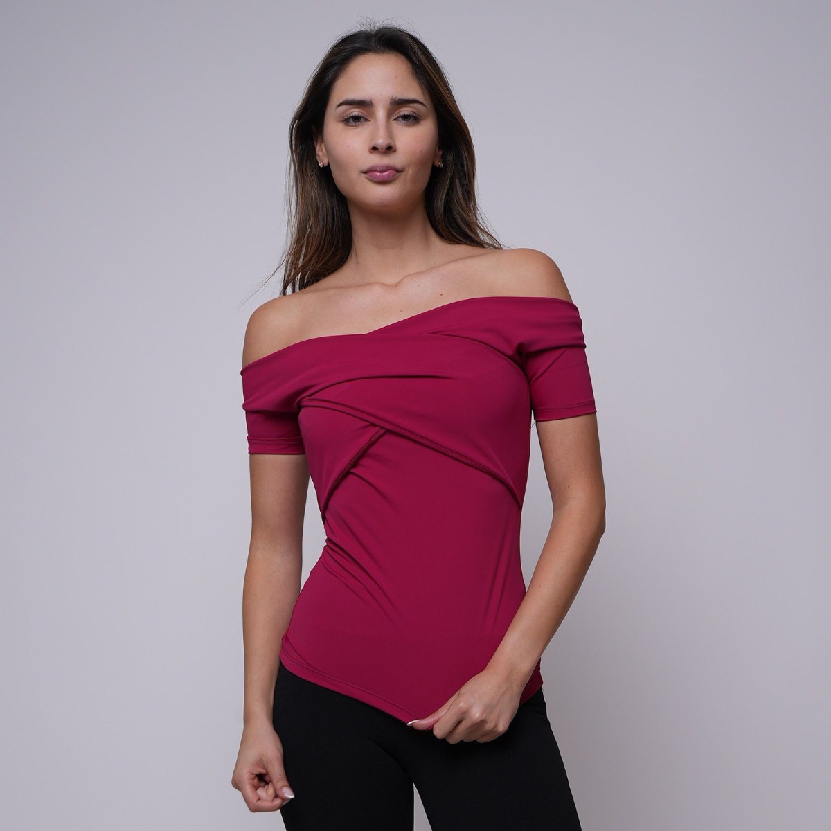 Polera Cruzada Hombros Descubiertos Burdeo